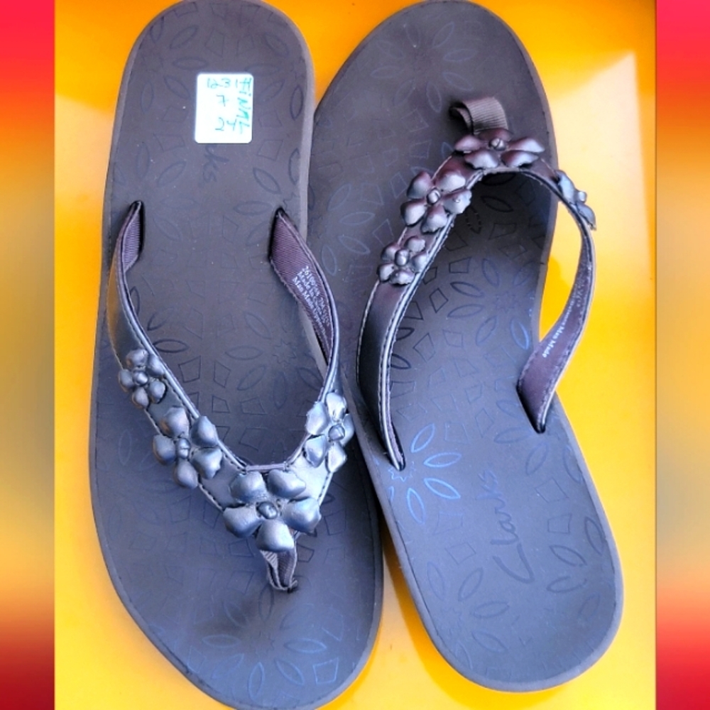 ClLARKS  Women's Floral Embellished Flip Flops -  ❗️
